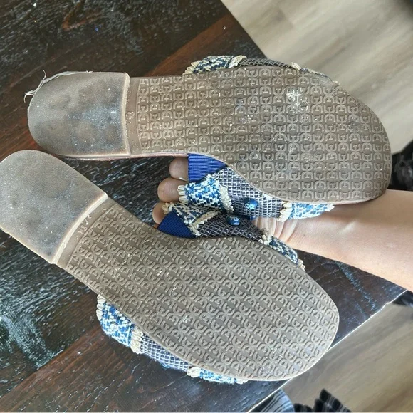 Stylish Blue and White Women's Slide Sandals - Picture 4 of 5